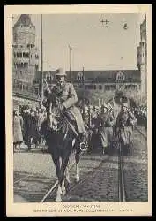 x12333; Deutsche Infanterie beim Marsch über die Hohenzollern Brücke in Köln.