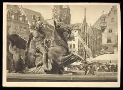 x12527; Am Neptunbrunnen auf dem Hauptmarkt in Nürnberg.