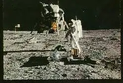 x13356; Menschen auf dem Mond.