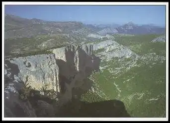 x14607 ; Les foloises de l&#039;Escales vues du Belvtotere de la Dent d&#039;Aipe sur lo route des Cretes.