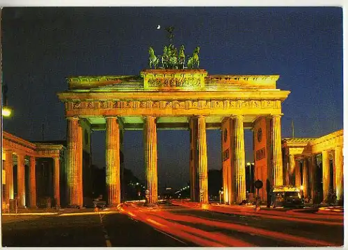 x15448; Berlin. Brandenburger Tor am Abend.