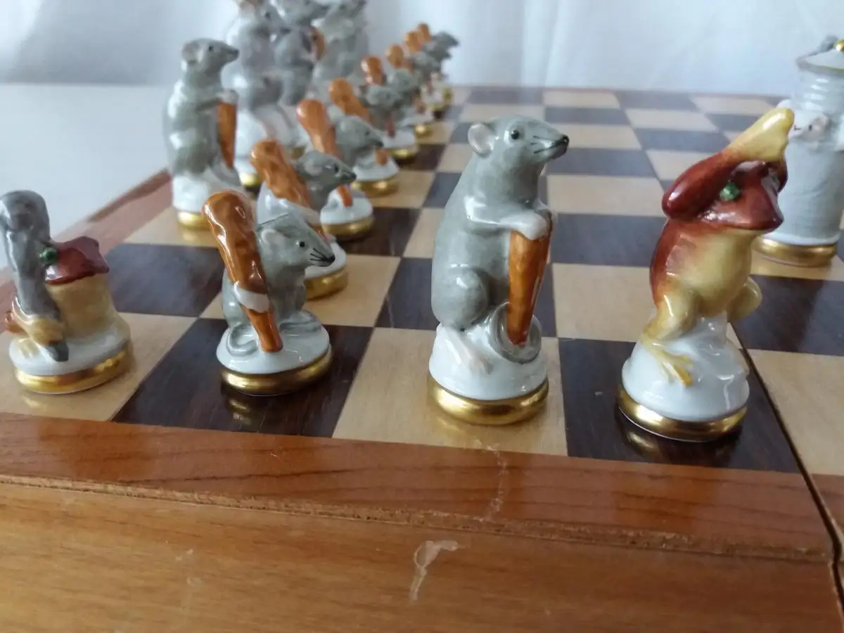 Vintage Schachfiguren Schachspiel aus Porzellan Mäuse und Frösche Manufaktur Ernst Bohne Rudolstadt um 1900 10