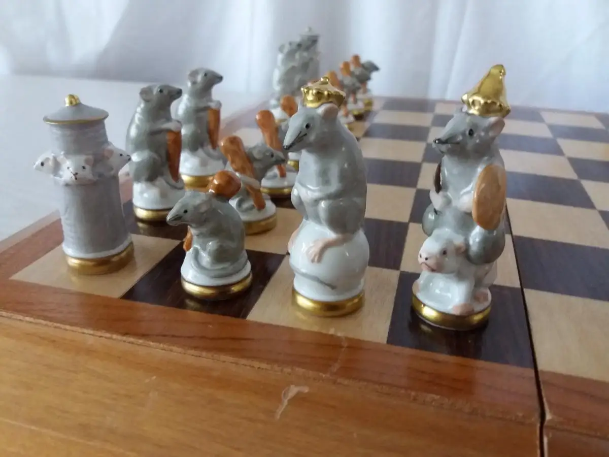 Vintage Schachfiguren Schachspiel aus Porzellan Mäuse und Frösche Manufaktur Ernst Bohne Rudolstadt um 1900 6