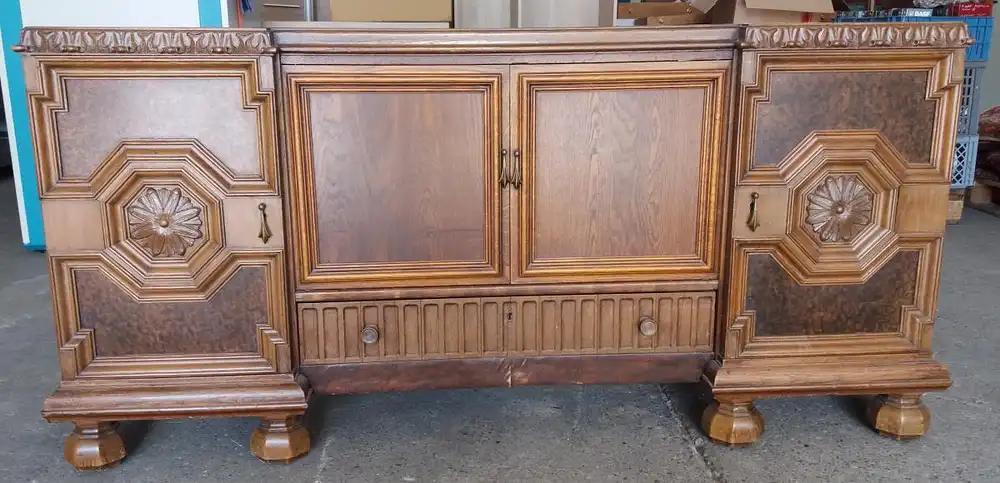 eindrucksvolles Sideboard Anrichte in Wurzelholzoptik ca. 1920 bis 1930 0