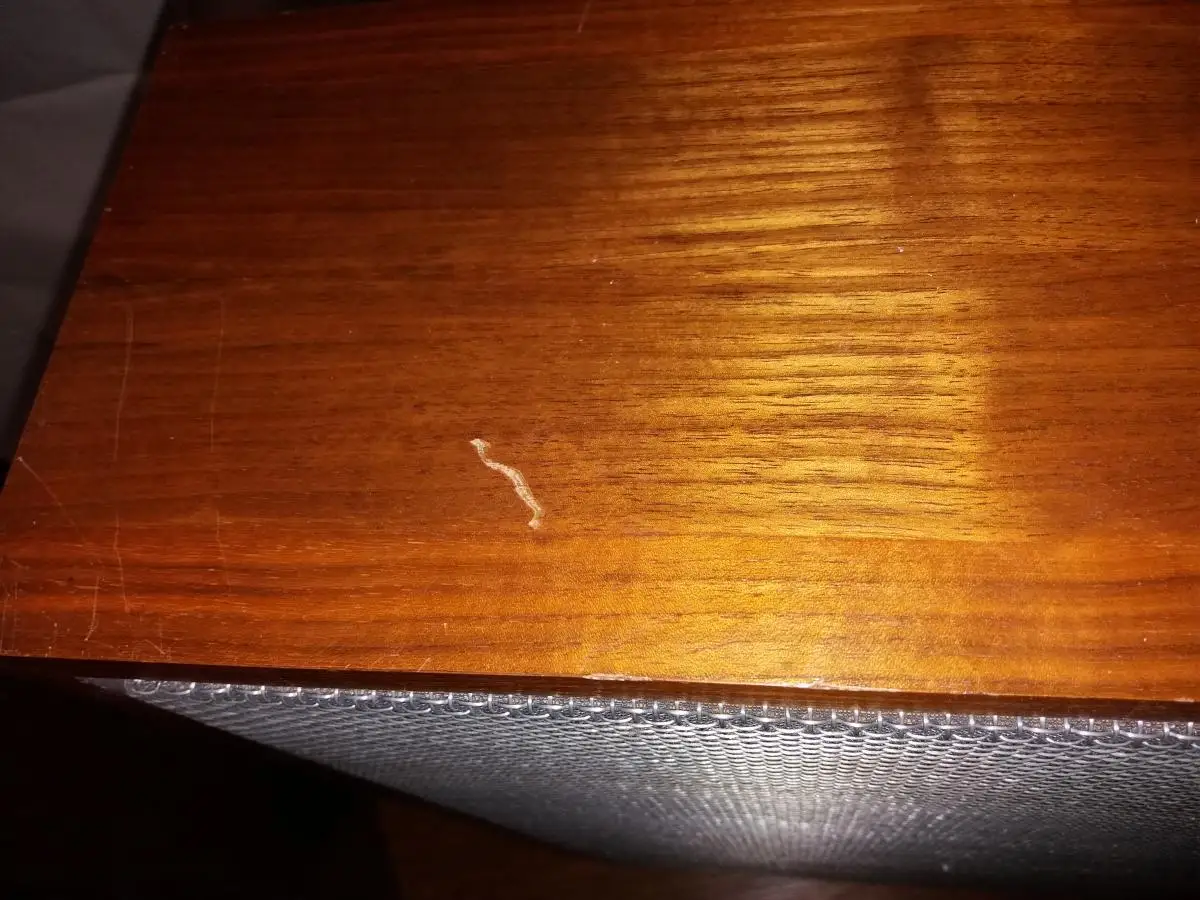 schwere Truhe mit Schnitzereien im maurischen Stil 3