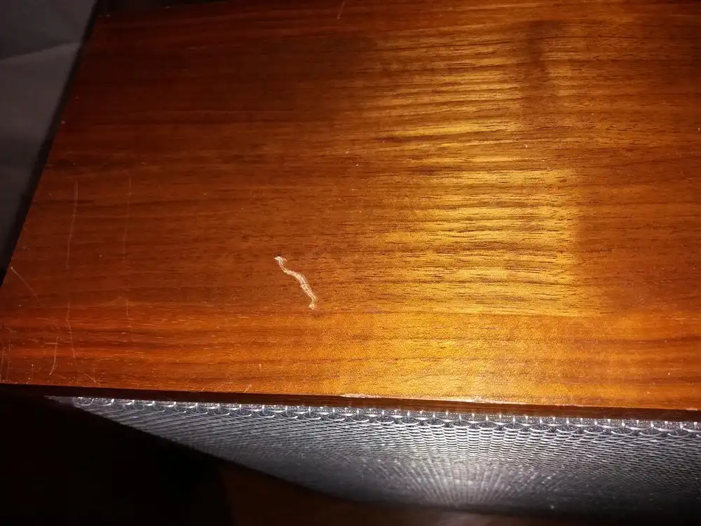 schwere Truhe mit Schnitzereien im maurischen Stil 3