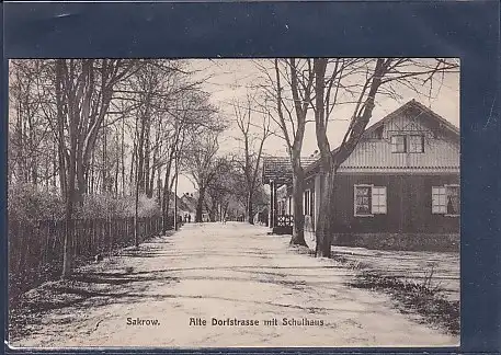 AK Sakrow Alte Dorfstrasse mit Schulhaus 1913