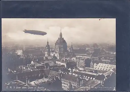 AK Z.R.3 über dem Dom in Berlin 1930