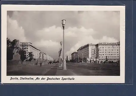 AK Berlin Stalinallee, An der Deutschen Sporthalle 1954