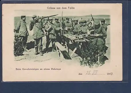 AK Grüsse aus dem Felde Beim Gewehrreinigen an einem Ruhetage 1917