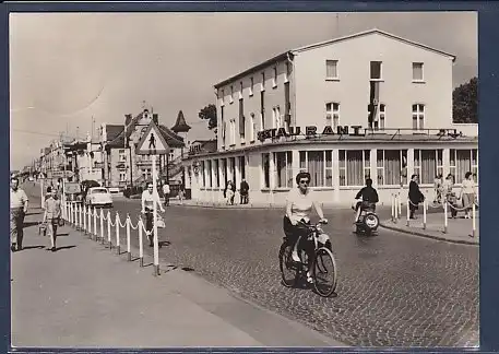 AK Waren ( Müritz) Straße der Freundschaft und HO Bahnhofshotel 1965