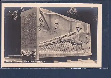 AK Berlin Treptow Relief im Ehrenhain 1950