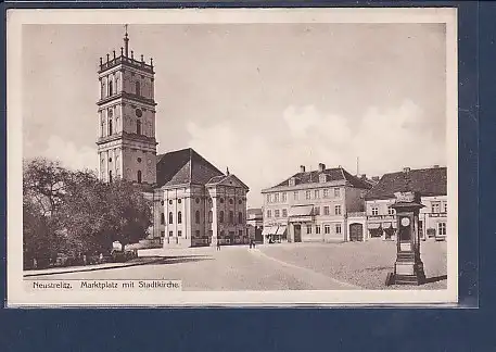 AK Neustrelitz Marktplatz mit Stadtkirche 1930