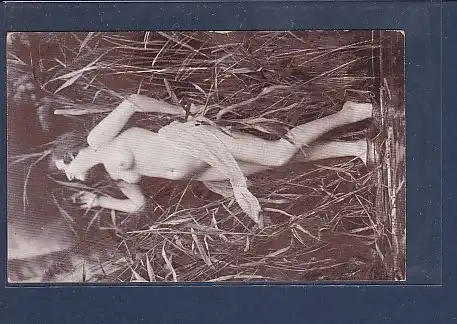 Photo AK Nackte Frau mit Tuch 1920