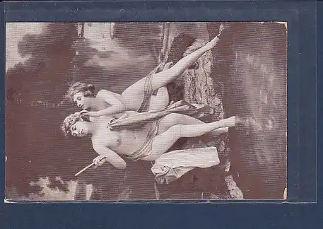 Photo AK Zwei Frauen sitzend mit Tuch 1920