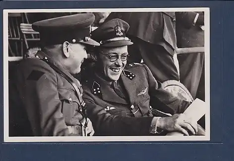 AK Z.K.H. Prins Bernhard in gezelschap van Lt. Gen. C. Foulkes C.P.E. 1950