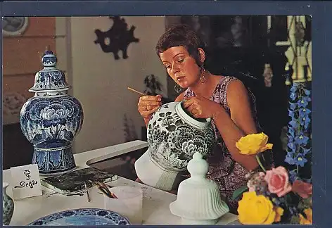 AK Specially graduated artists are painting each article of Royal Delft exclusively by hand 1970
