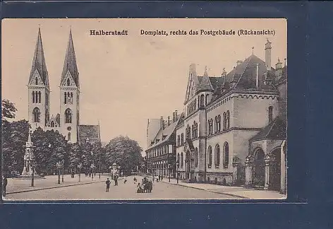 AK Halberstadt Domplatz, rechts das Postgebäude 1920