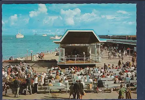 AK Helgoland Kurkonzert Links die Reede mit Seebäderschiffen 1976