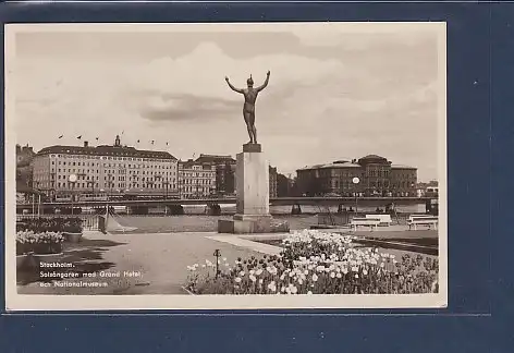 AK Stockholm Solsangaren med Grand Hotel 1956