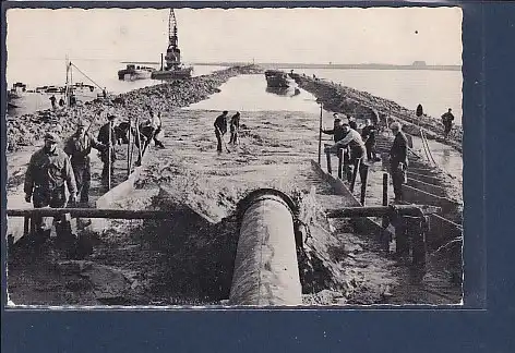 AK Dijkbouw Z. Flevoland Opspuiten van het zandlichaam tussen de keileemdammen 1960