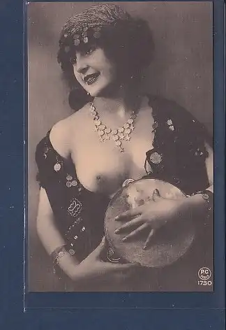 AK Erotik Frau barbusig 