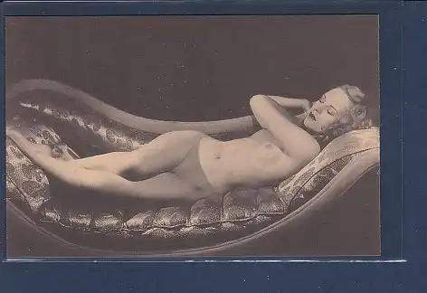 AK Erotik Frau liegend nackt