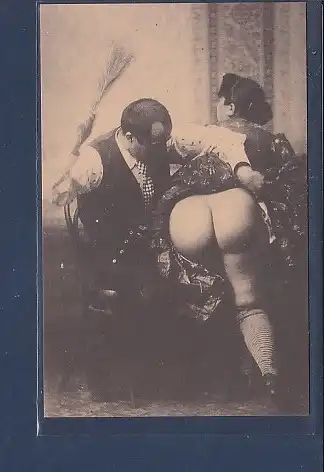 AK Erotik BDSM Pärchen Mann schlägt Frau auf den nackten Po 