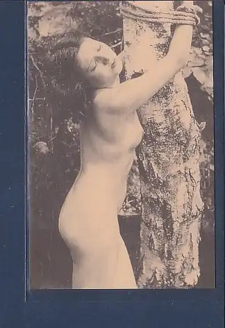 AK Erotik BDSM Frau nackt an einer Birke gefesselt