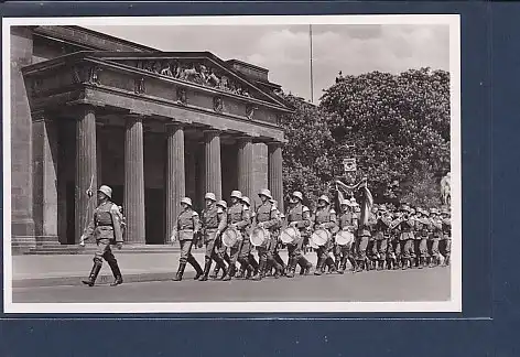AK Berlin Unter den Linden Aufzug der Wache vor dem Ehrenmal 1940