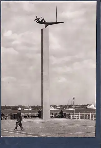 [Ansichtskarte] AK Kiel Segler Plastik am Seegarten 1960. 