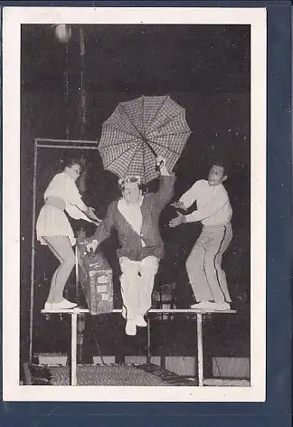 [Ansichtskarte] AK Zirkus Clown beim Balancieren 1962. 