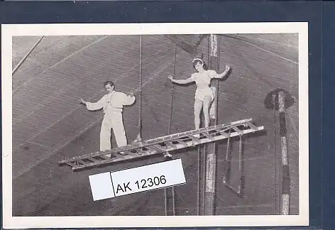 [Ansichtskarte] AK Zirkus Balancieren auf einer Leiter 1962. 