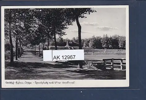 [Ansichtskarte] AK Deutsch Eylau - Sportplatz mit 59er Denkmal 1939. 