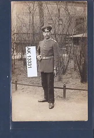 [Ansichtskarte] Photo AK Mann in Uniform. 