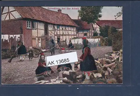 [Ansichtskarte] AK Schwälmer bei der Arbeit  Trachten Holz hacken 1918. 