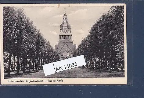 [Ansichtskarte] AK Berlin Spandau Ev. Johannesstift - Allee mit Kirche 1930. 