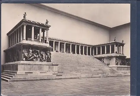 [Ansichtskarte] AK Berlin Staatliche Museen Rekonstruktion der Westseite des Großen Altars Pergamon 1967. 