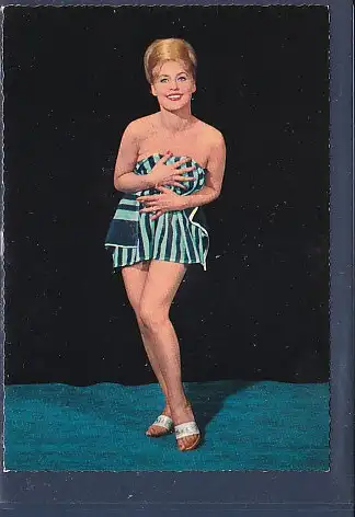 [Ansichtskarte] AK Erotik Frau stehend mit Handtuch Blond. 