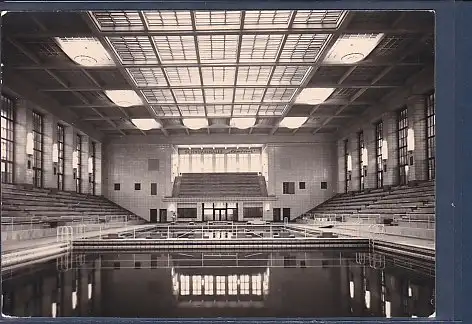 [Ansichtskarte] AK Rostock Schwimmhalle Neptun mit Tribüne 1952. 