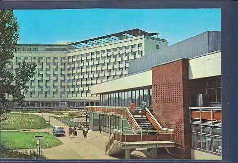 [Ansichtskarte] AK Klink FDGB Ferienobjekt Erholungsheim Herbert Warnke Innenhof mit gastronomischen Trakt 1980. 