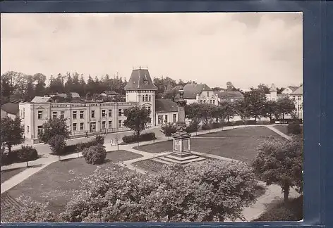 [Ansichtskarte] AK Putbus ( Rügen) Markt mit HO Hotel Deutsches Haus 1973. 