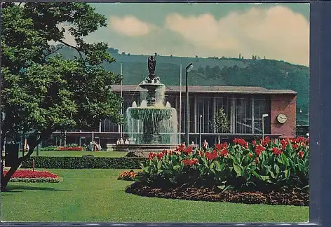 [Ansichtskarte] AK Würzburg Kiliansbrunnen und Hauptbahnhof 1970. 