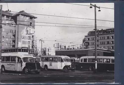 [Ansichtskarte] BVG Bild Bild Nr. 28057-3-4 Strab Hof Elsenstr. 45 Ausflugbusse. 