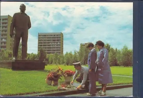 [Ansichtskarte] AK Gemeinsamer Kosmosflug UdSSR / DDR Fliegerkosmonaut Sigmund Jähn am Gagarin Denkmal 1978. 