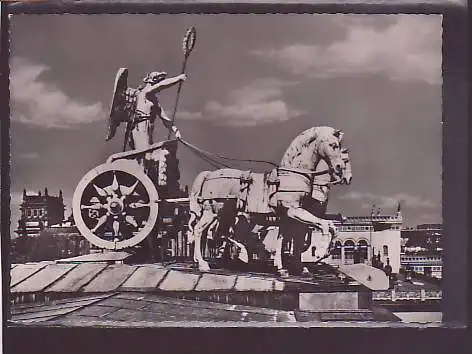 AK Berlin Quadriga auf dem Brandenburger Tor 1965