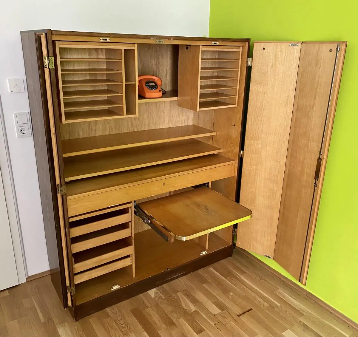 Schreibschrank 6