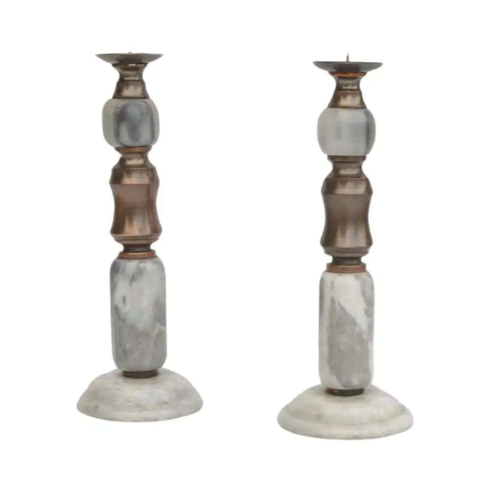 Ein Paar Kerzenständer aus italienischem Marmor im klassischen Stil, 1970er Jahre. 2