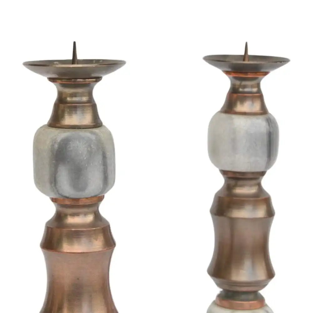 Ein Paar Kerzenständer aus italienischem Marmor im klassischen Stil, 1970er Jahre. 9