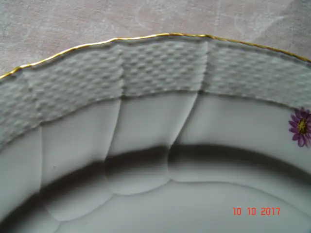 KPM Berlin - Neuosier - Teller - Blumen Schmetterlinge Goldrand - Ø ca 26 cm 3